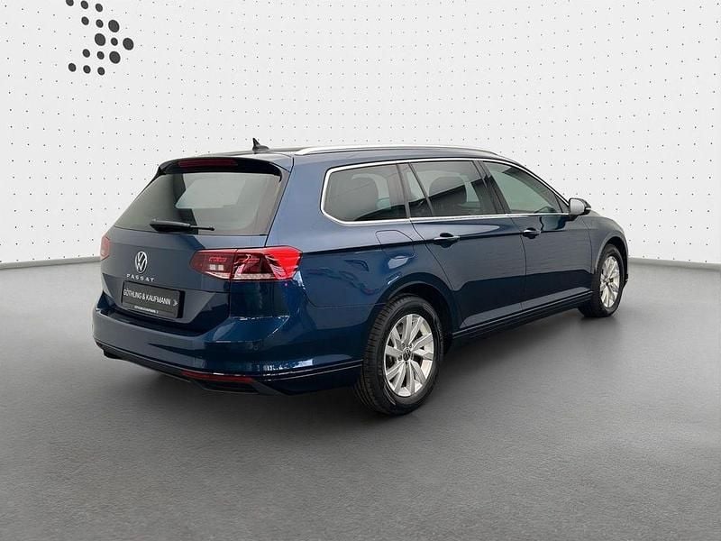 Gebraucht VW Passat Business 150 PS (110 kW) 2021 Aquamarinblau metallic Kombi