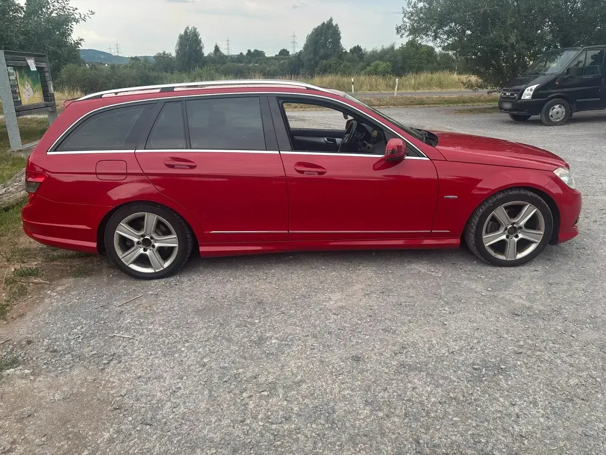 Gebraucht Mercedes C200 184 PS (135 kW) 2011 Rot Kombi