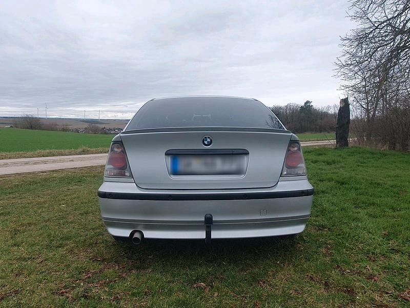 Gebraucht BMW 318 143 PS (105 kW) 2002 Silber Coupé