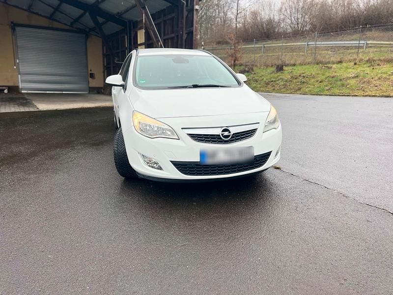 Gebraucht Opel Astra 140 PS (102 kW) 2011 Kombi
