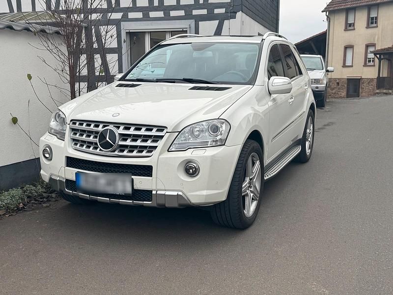 Weiß Gebraucht 2010 Mercedes ML450 SUV | 18.500 € - Bild 1/4
