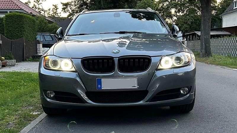 Gebraucht BMW 320 Exclusive 170 PS (125 kW) 2011 Grau Kombi
