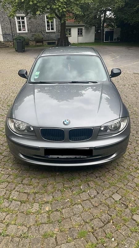 Grau Gebraucht 2010 BMW 118 Kleinwagen | 2.000 € (Superpreis) - Bild 1/4