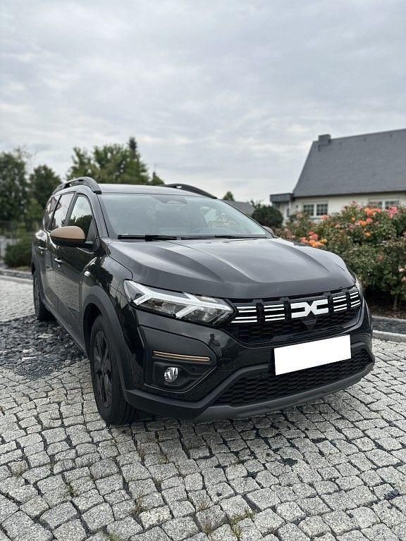 Schwarz Gebraucht 2024 Dacia Jogger Extreme Van / Kleinbus | 23.800 € (Teuer) - Bild 1/4
