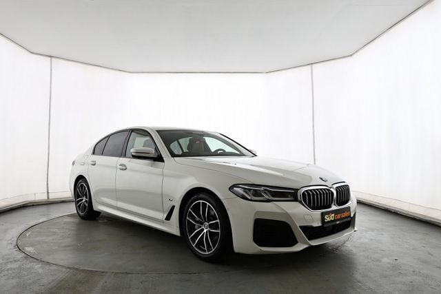 Weiß Gebraucht 2023 BMW 530 M Sport Limousine | 39.880 € (Superpreis) - Bild 1/4