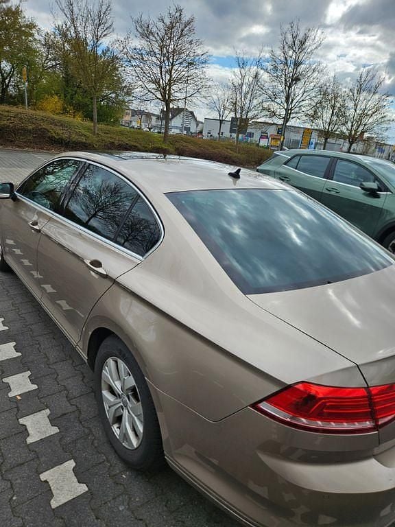 Gebraucht VW Passat Comfortline 190 PS (139 kW) 2016 Gold Limousine