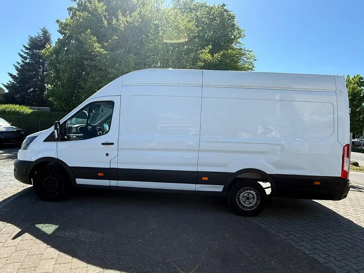 Gebraucht Ford Transit Trend 131 PS (96 kW) 2022 Weiß Van / Kleinbus