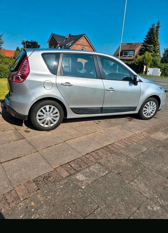 Silber Gebraucht 2010 Renault Mégane III Kleinwagen | 4.999 € (Fairer Preis) - Bild 1/4