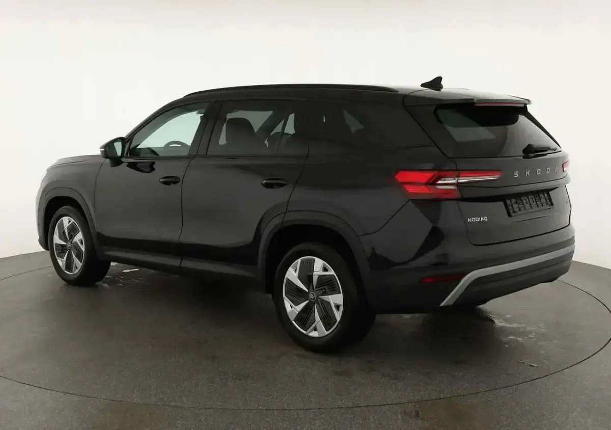 Neu Skoda Kodiaq Selection 193 PS (141 kW) 2025 Black magic perleffekt SUV
