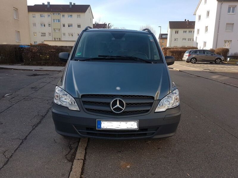 Grau Gebraucht 2012 Mercedes Vito Van / Kleinbus | 13.500 € - Bild 1/4