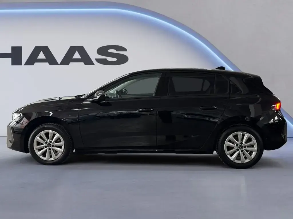 Usado Opel Astra 131 HP (96 kW) 2023 Preto Sedan