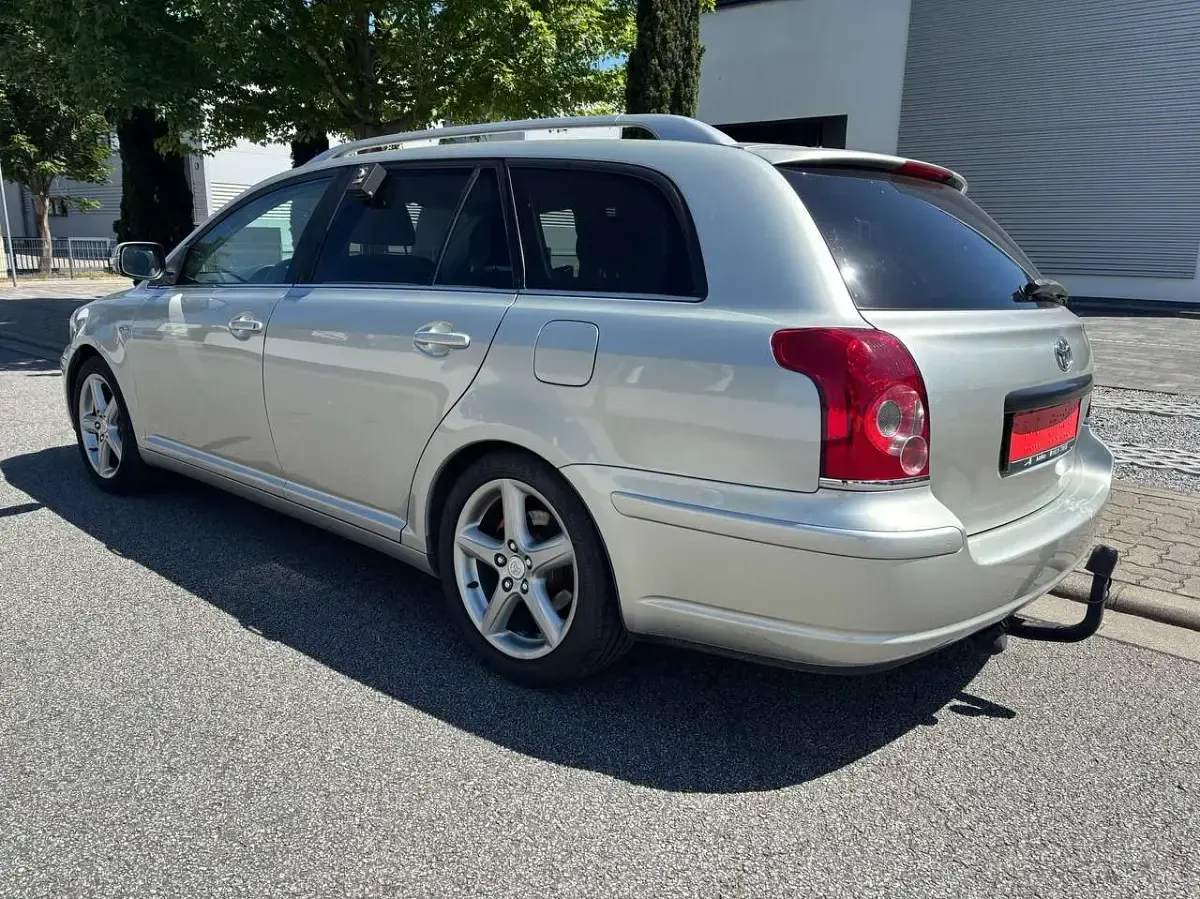 Gebraucht Toyota Avensis Sol 177 PS (130 kW) 2008 Gold Kombi