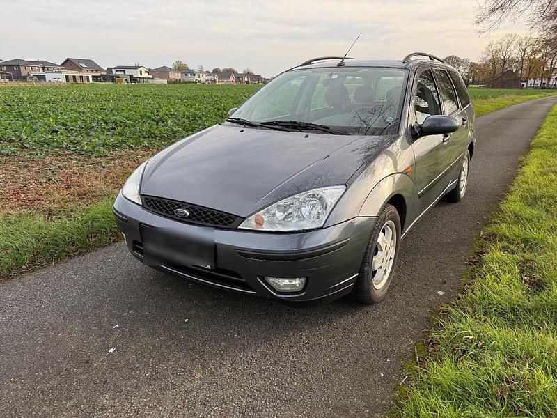 Grau Gebraucht 2003 Ford Focus Kombi | 900 € (Guter Preis) - Bild 1/4