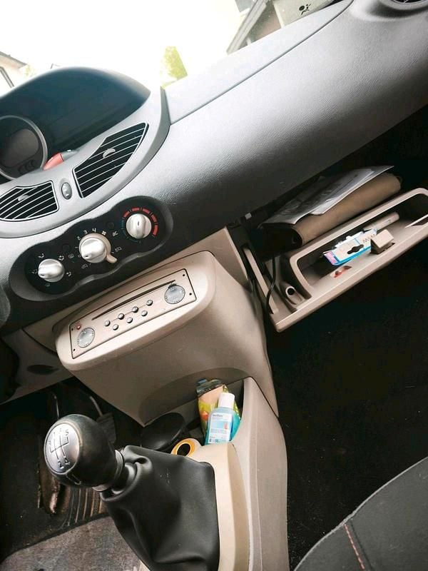 Second-hand Renault Twingo 75 CP (55 kW) 2008 Andere farben Hatchback