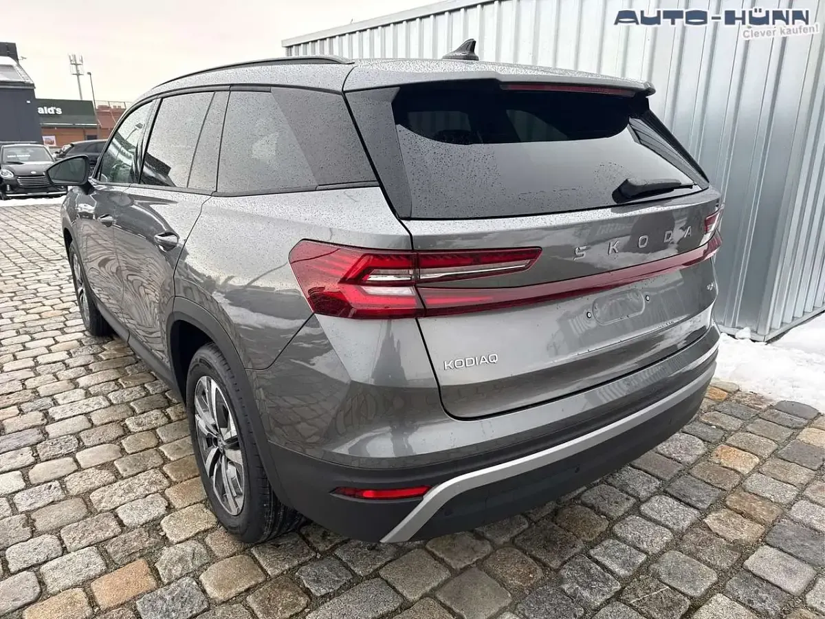 Neu Skoda Kodiaq Selection 193 PS (141 kW) 2026 Graphitegrau metallic SUV