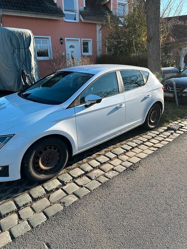 Second-hand Seat Leon FR 140 CP (102 kW) 2013 Alb Berlinǎ