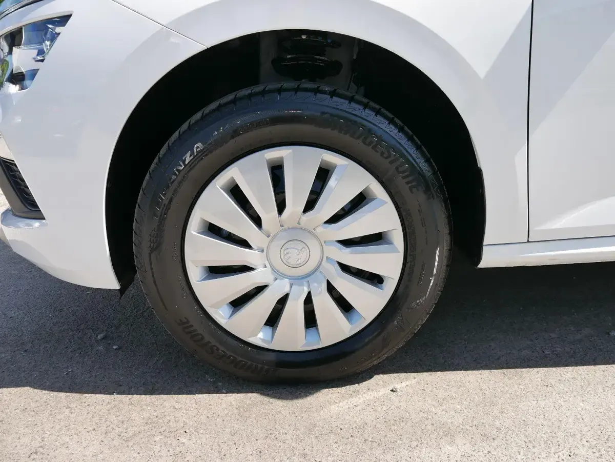 Neu Skoda Kamiq Selection 2026 Candyweiß SUV