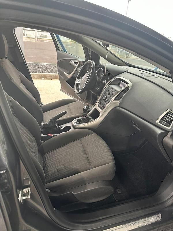 Gebraucht Opel Astra 115 PS (84 kW) 2010 Grau Kleinwagen