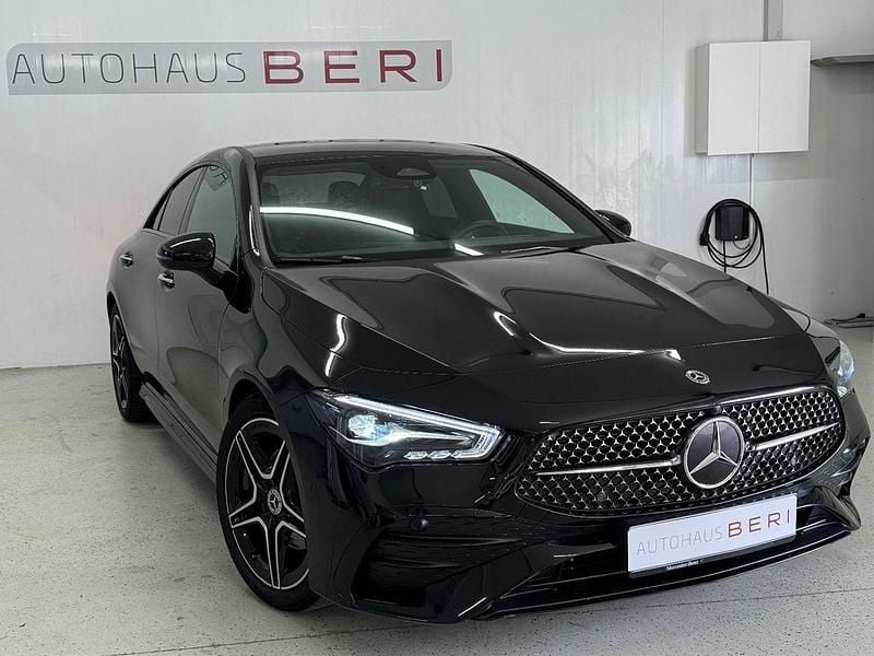 Kosmosschwarz Gebraucht 2024 Mercedes CLA180 AMG Limousine | 32.999 € (Fairer Preis) - Bild 1/4