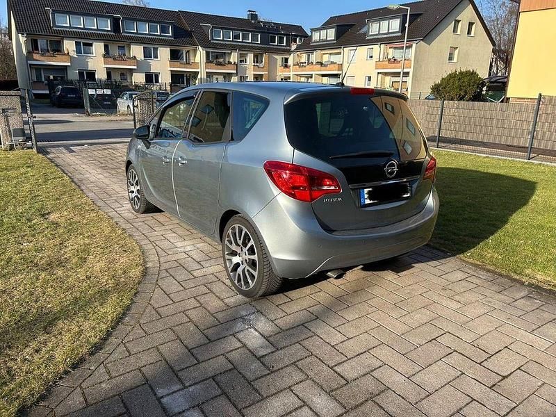 Gebraucht Opel Meriva Edition 140 PS (102 kW) 2012 Van / Kleinbus