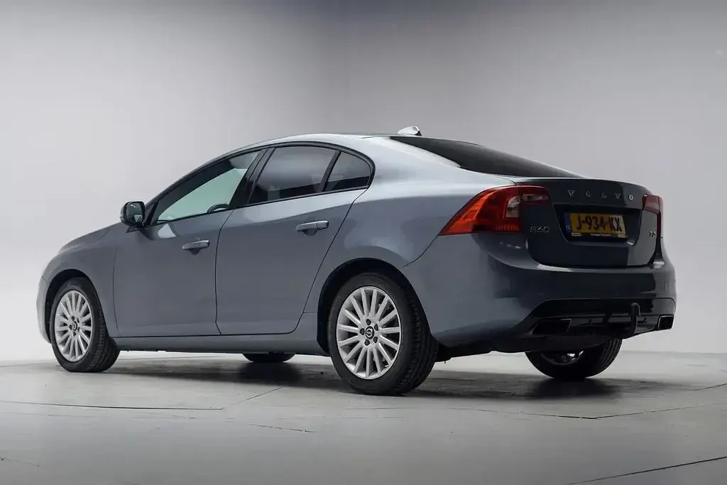 Gebraucht Volvo S60 Summum 152 PS (111 kW) 2017 Grau Limousine