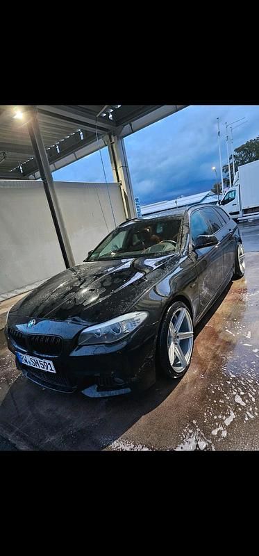 Schwarz Gebraucht 2010 BMW 535 M Sport Kombi | 18.900 € - Bild 1/4