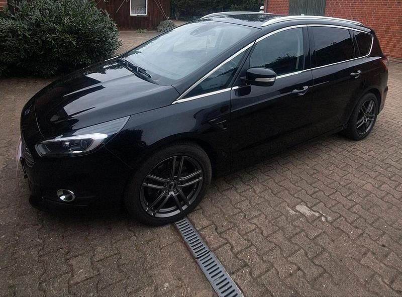 Schwarz Gebraucht 2019 Ford S-MAX Sport Van / Kleinbus | 17.399 € (Fairer Preis) - Bild 1/4
