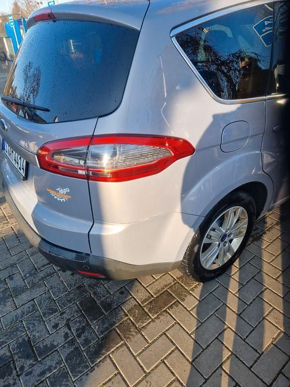Gebraucht Ford S-MAX Titanium 140 PS (102 kW) 2014 Silber Van / Kleinbus