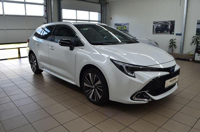 Neu Toyota Corolla 196 PS (144 kW) 2025 Weiß Kombi