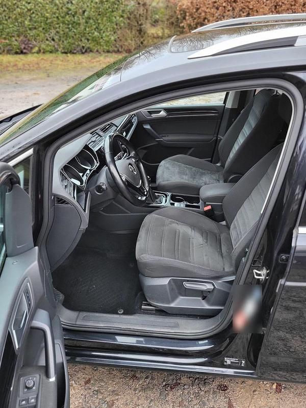 Gebraucht VW Touran Highline 150 PS (110 kW) 2015 Schwarz Van / Kleinbus