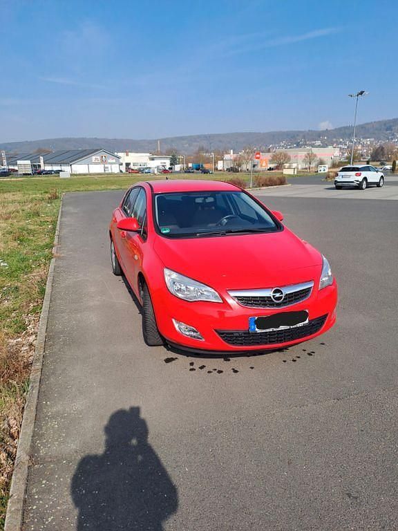 Gebraucht Opel Astra Eco 101 PS (74 kW) 2011 Rot Limousine