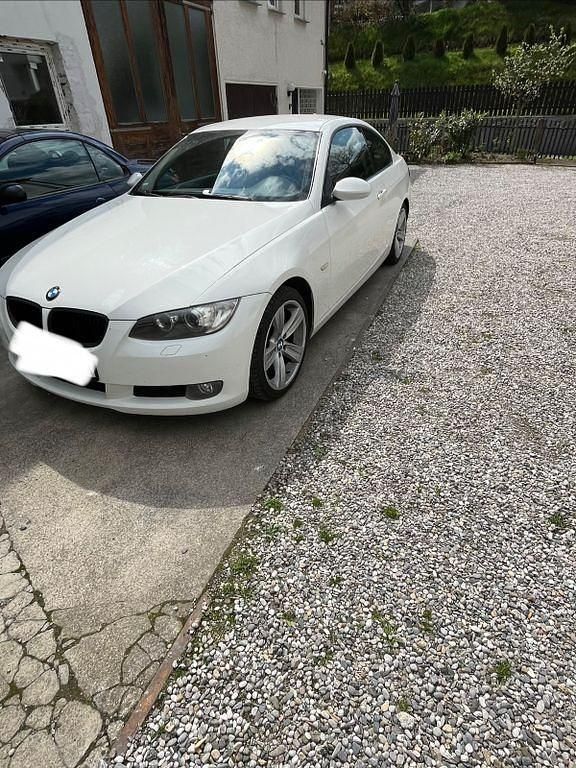 Gebraucht BMW 320 177 PS (130 kW) 2009 Weiß Coupé