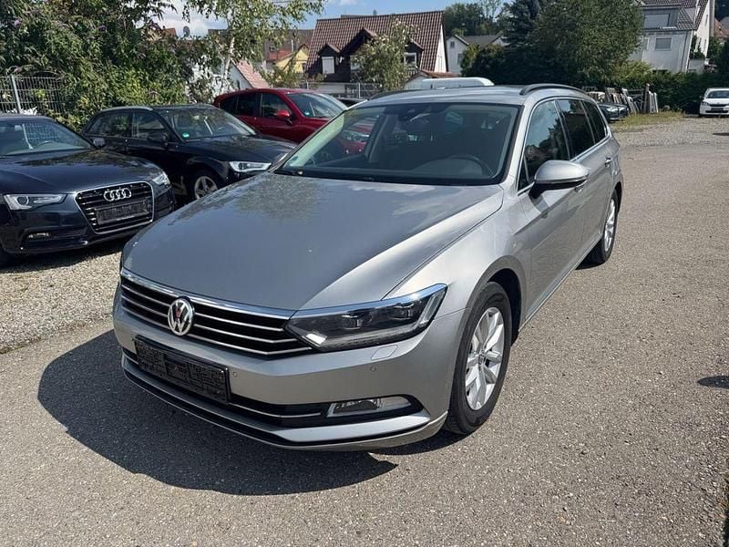 Silber Gebraucht 2016 VW Passat Comfortline Kombi | 10.500 € (Superpreis) - Bild 1/4