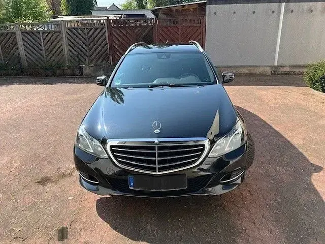 Gebraucht Mercedes E200 Elegance 136 PS (100 kW) 2014 Schwarz Limousine
