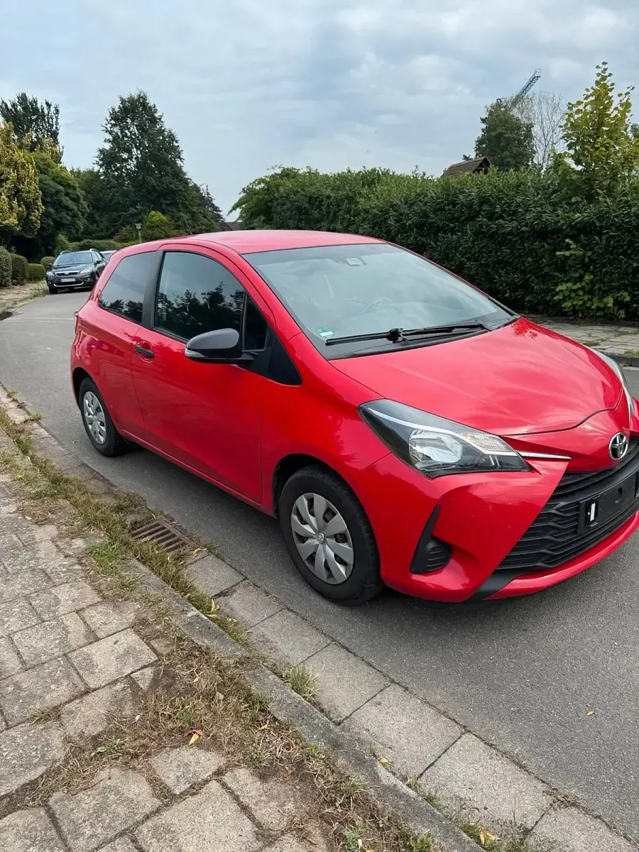 Gebraucht Toyota Yaris 72 PS (52 kW) 2018 Rot Kleinwagen