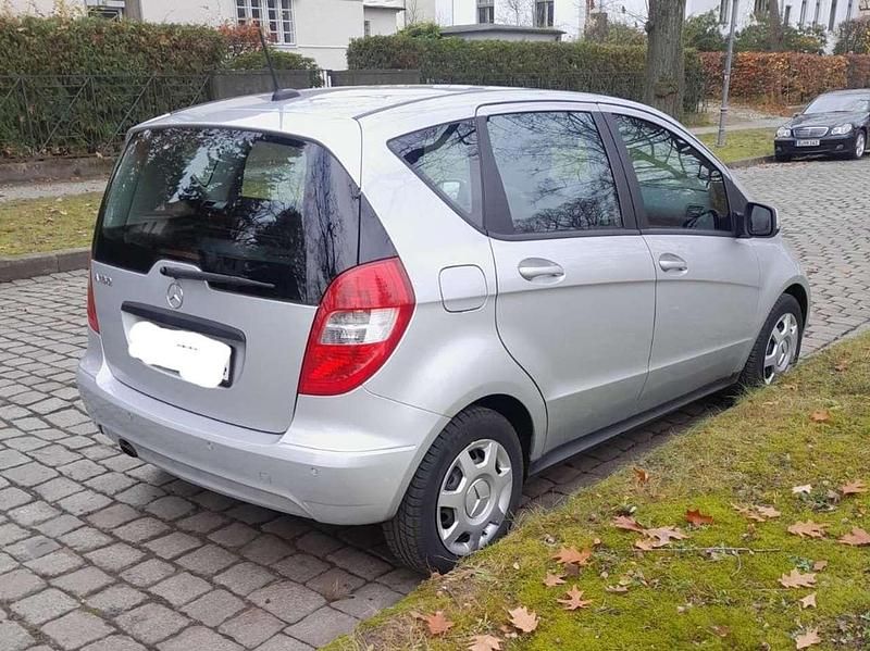 Silber Gebraucht 2009 Mercedes A160 Avantgarde Limousine | 4.990 € (Guter Preis) - Bild 1/4