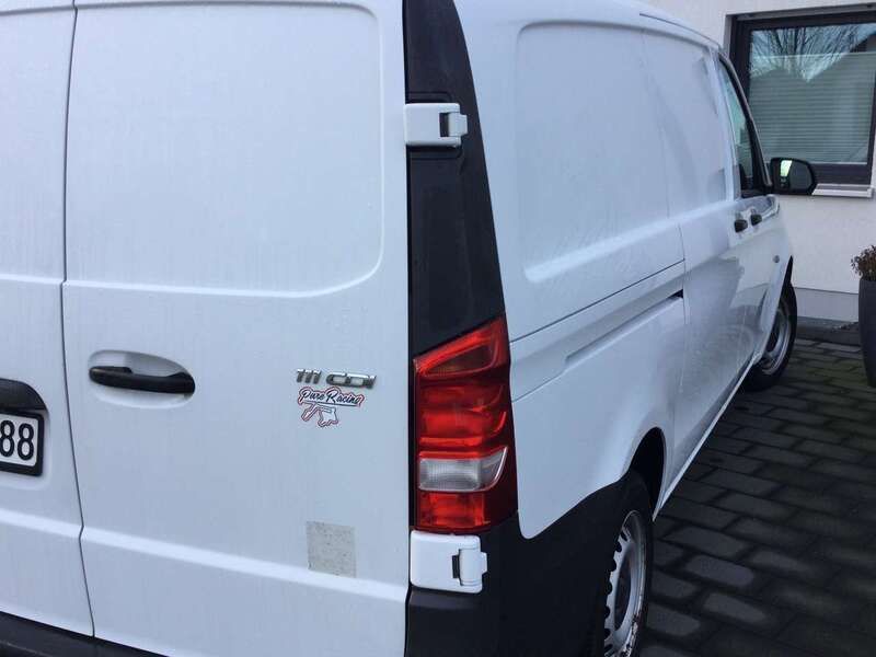 Weiß Gebraucht 2019 Mercedes Vito Van / Kleinbus | 17.800 € (Guter Preis) - Bild 1/4
