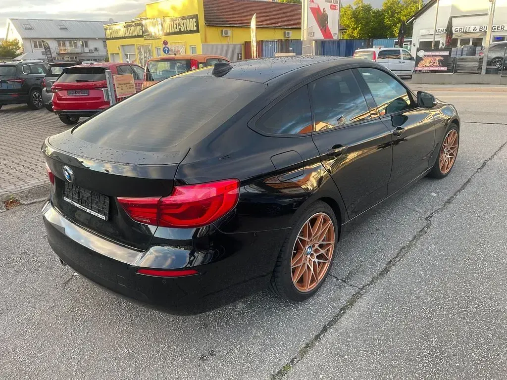 Używany BMW 330 Advantage 258 KM (189 kW) 2017 Czarny Sedan/Limuzyna