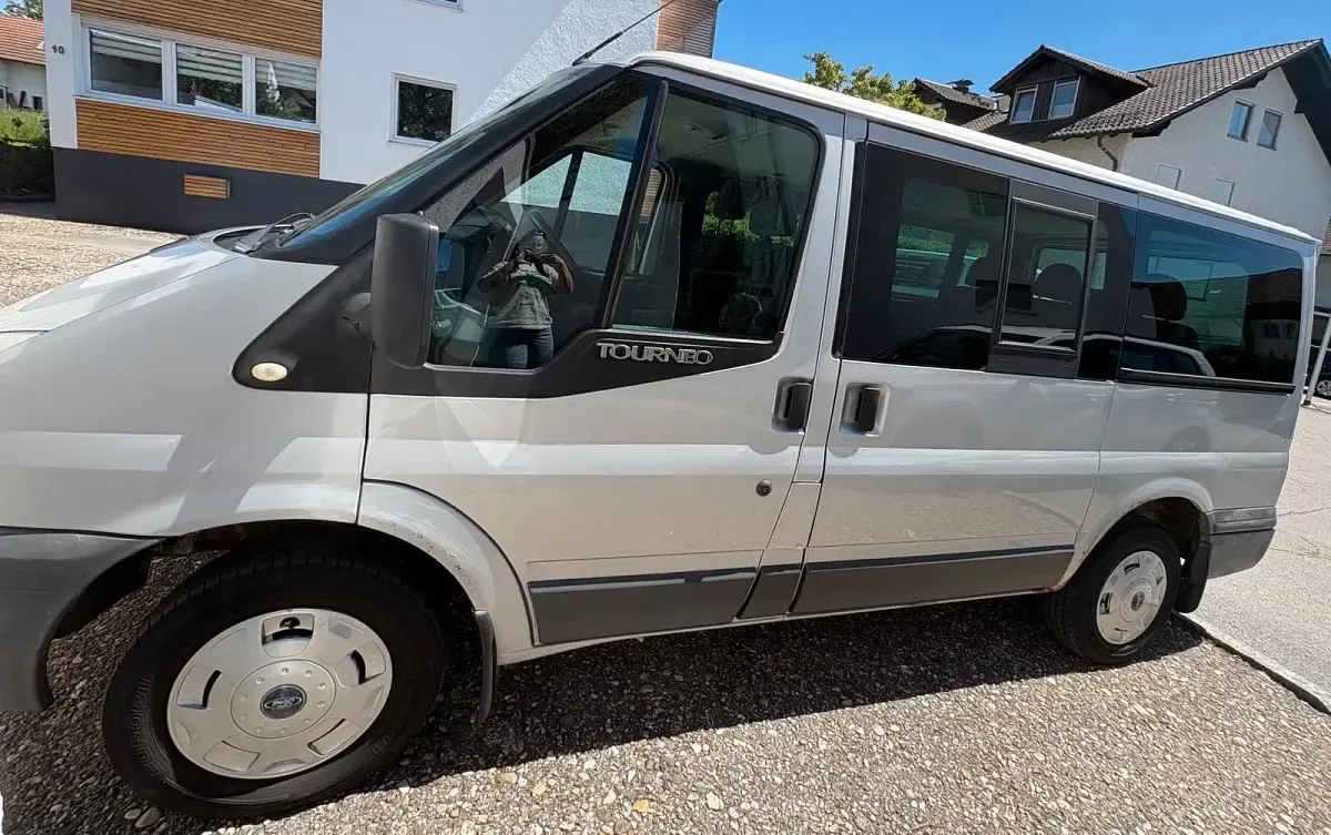 Gebraucht Ford Transit Tourneo 140 PS (102 kW) 2009 Silber Van / Kleinbus