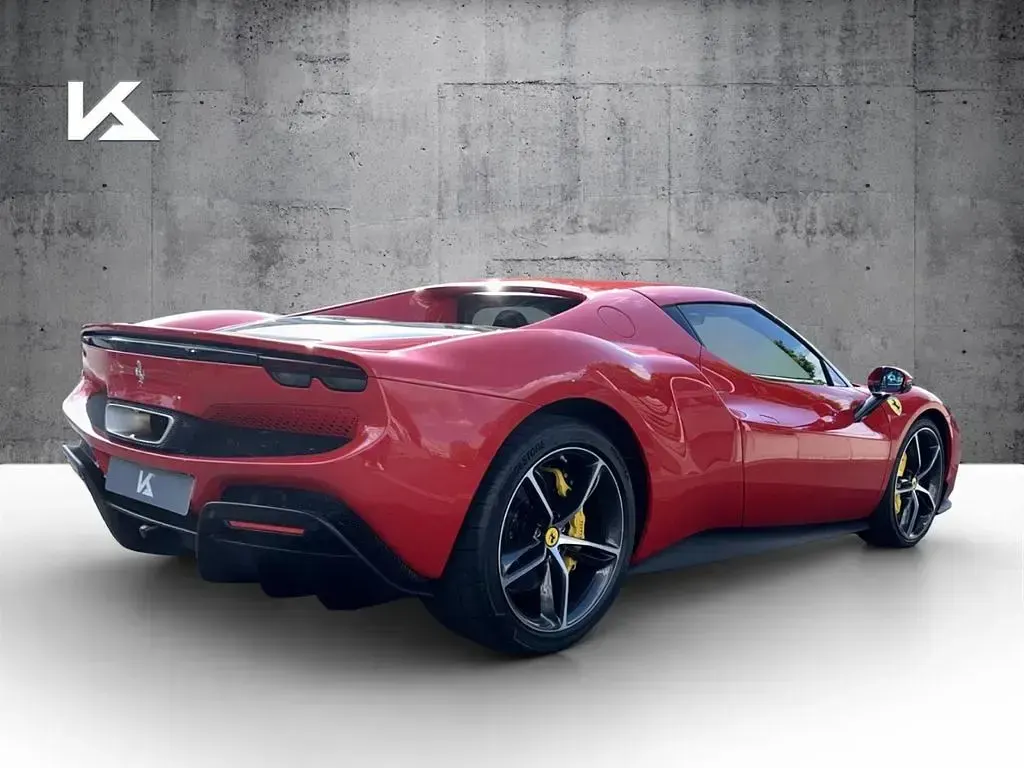 Gebraucht Ferrari 296 829 PS (609 kW) 2023 Rot Coupé