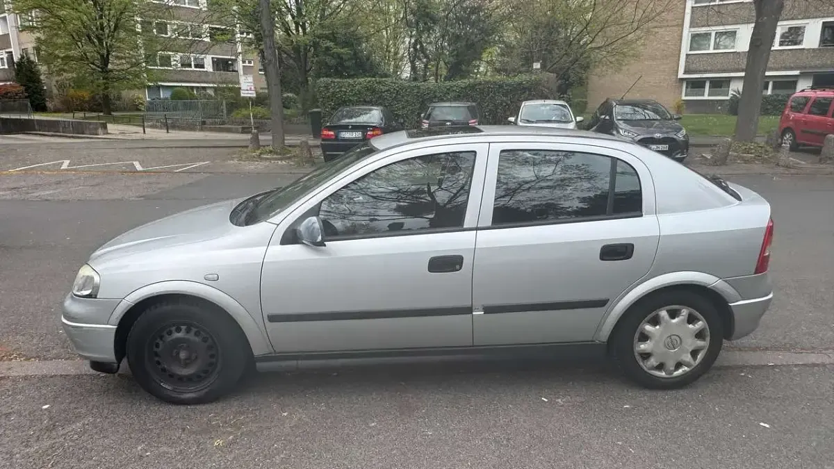 Gebraucht Opel Astra 75 PS (55 kW) 1998 Grau Limousine