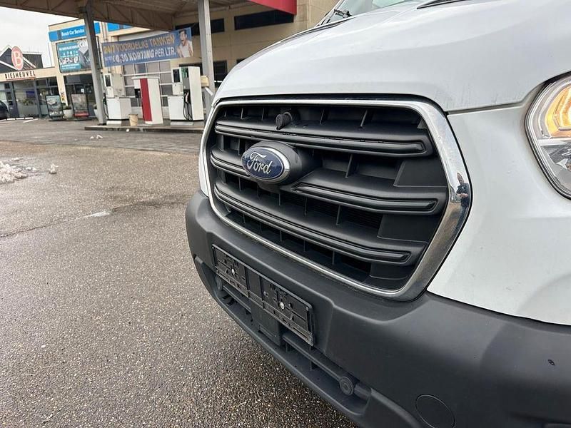 Używany Ford Transit Trend 131 KM (96 kW) 2022 Biały Sedan/Limuzyna
