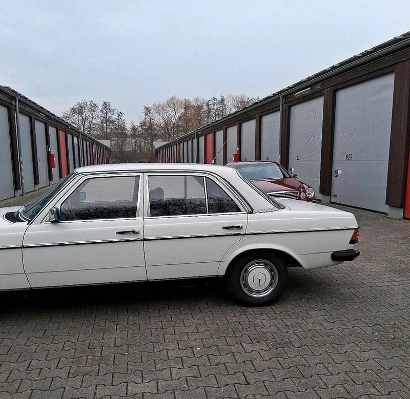 Gebraucht Mercedes 240 72 PS (52 kW) 1984 Weiß Limousine