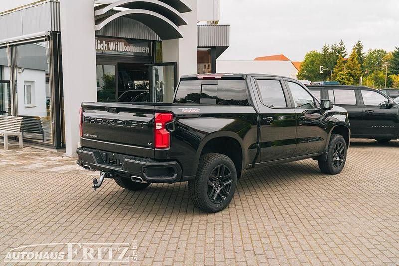 Neu Chevrolet Silverado LT 420 PS (308 kW) 2025 Schwarz SUV