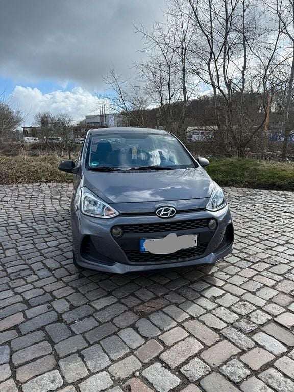 Gebraucht Hyundai i10 Classic 67 PS (49 kW) 2017 Grau Kleinwagen