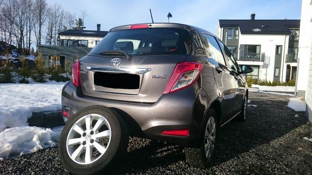Gebraucht Toyota Yaris Life 99 PS (72 kW) 2012 Grau metallic Kleinwagen