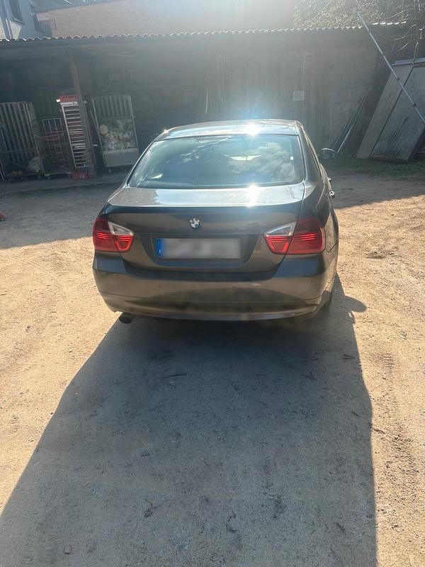 Gebraucht BMW 320 150 PS (110 kW) 2006 Grau Limousine