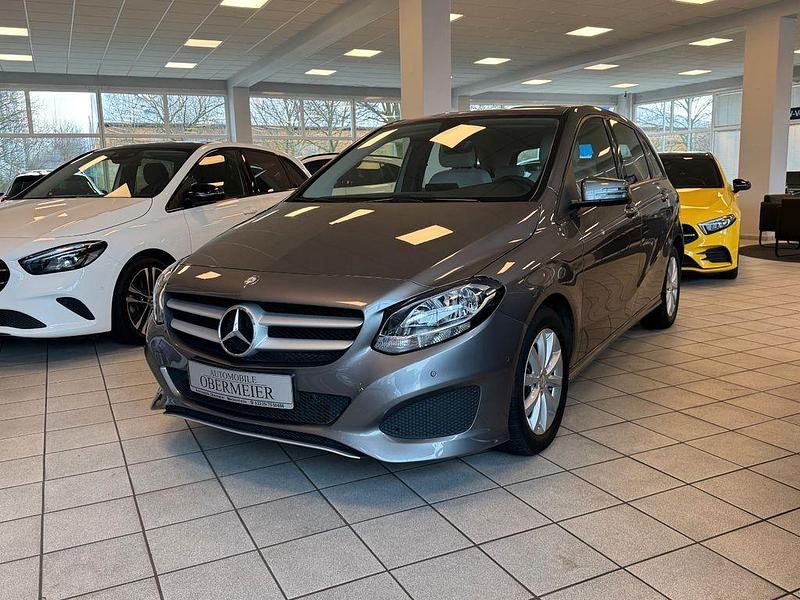 Gebraucht Mercedes B180 122 PS (89 kW) 2015 Grau Van / Kleinbus