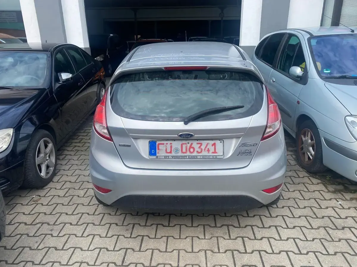 Gebraucht Ford Fiesta Trend 75 PS (55 kW) 2013 Silber Kleinwagen