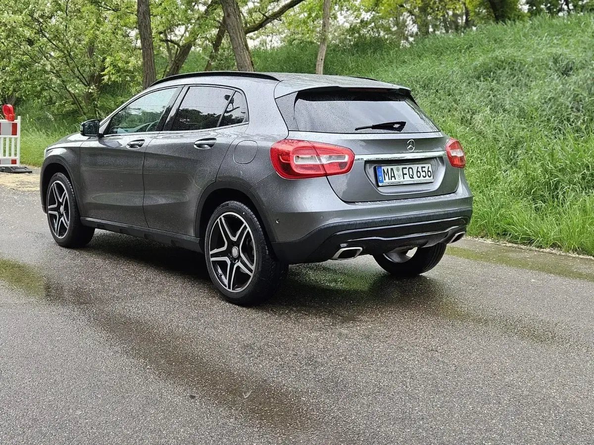 Gebraucht Mercedes GLA200 156 PS (114 kW) 2016 Grau SUV